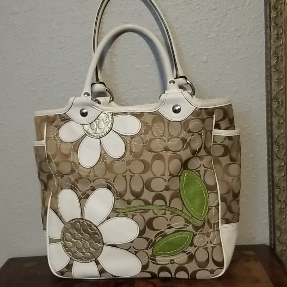 Coach Signature Daisy Bleecker Bag EUC.